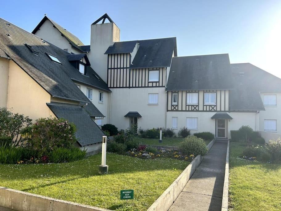 Apartamento Le Garden - Studio Refait A Neuf Proche Mer Et Commerces Cabourg Exterior foto